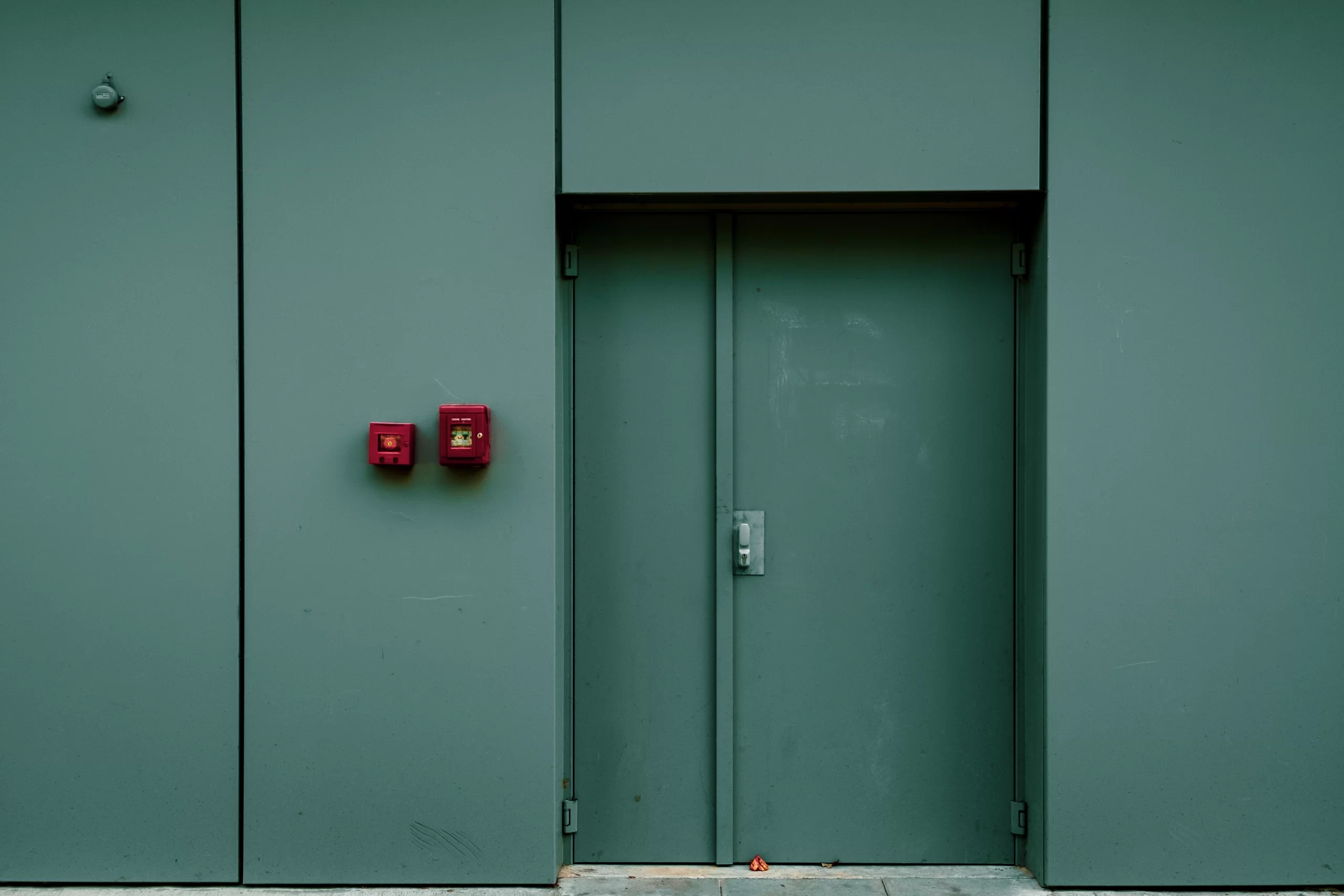 Why Leading Joinery Firms in UAE Prioritise Fire-Rated Doors for Safety and Style